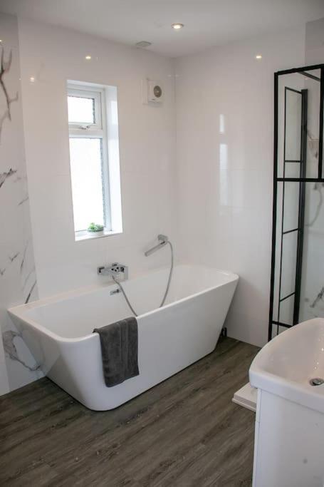 Stylish Retreat In Leigh-On-Sea Lejlighed Southend-on-Sea Eksteriør billede