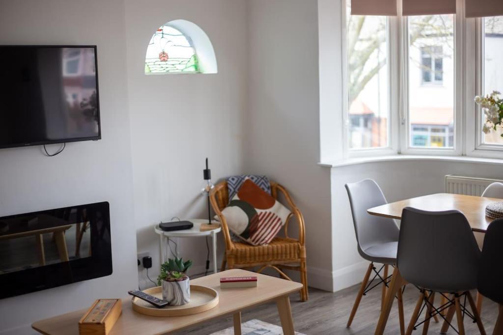 Stylish Retreat In Leigh-On-Sea Lejlighed Southend-on-Sea Eksteriør billede