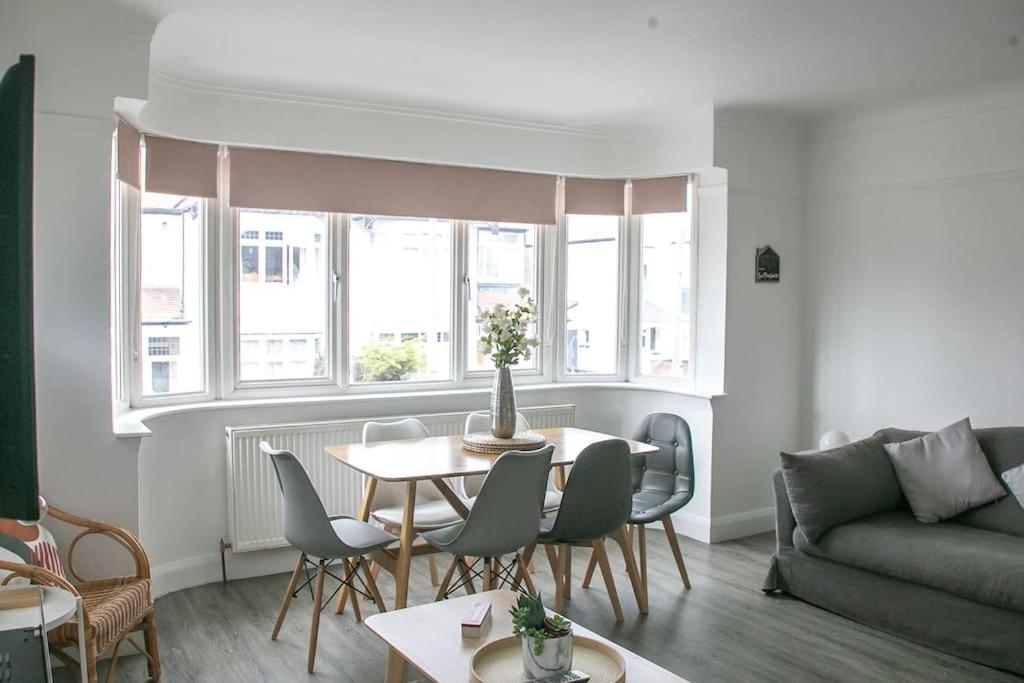 Stylish Retreat In Leigh-On-Sea Lejlighed Southend-on-Sea Eksteriør billede